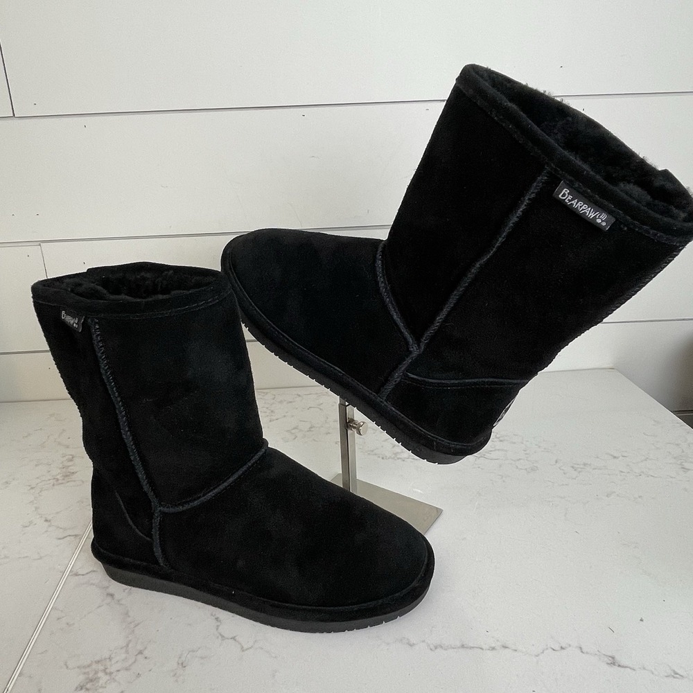 BEARPAW Women's Elle Short, Black, Size 7 | Classic Suede Slip On Boots NICE!